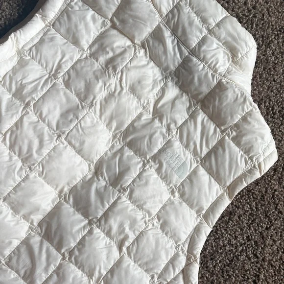 The North Face Women's Ivory Quilted Vest - Picture 6 of 8